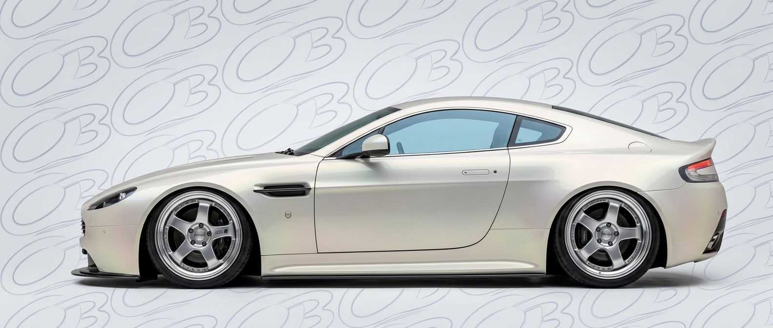 Aston Martin Vantage 2014 - Bodykits, Bumpers, Fenders and more... Top-tier 2014 Aston Martin Vantage 2014 featuring a high-gloss finish and carbon fiber weave.