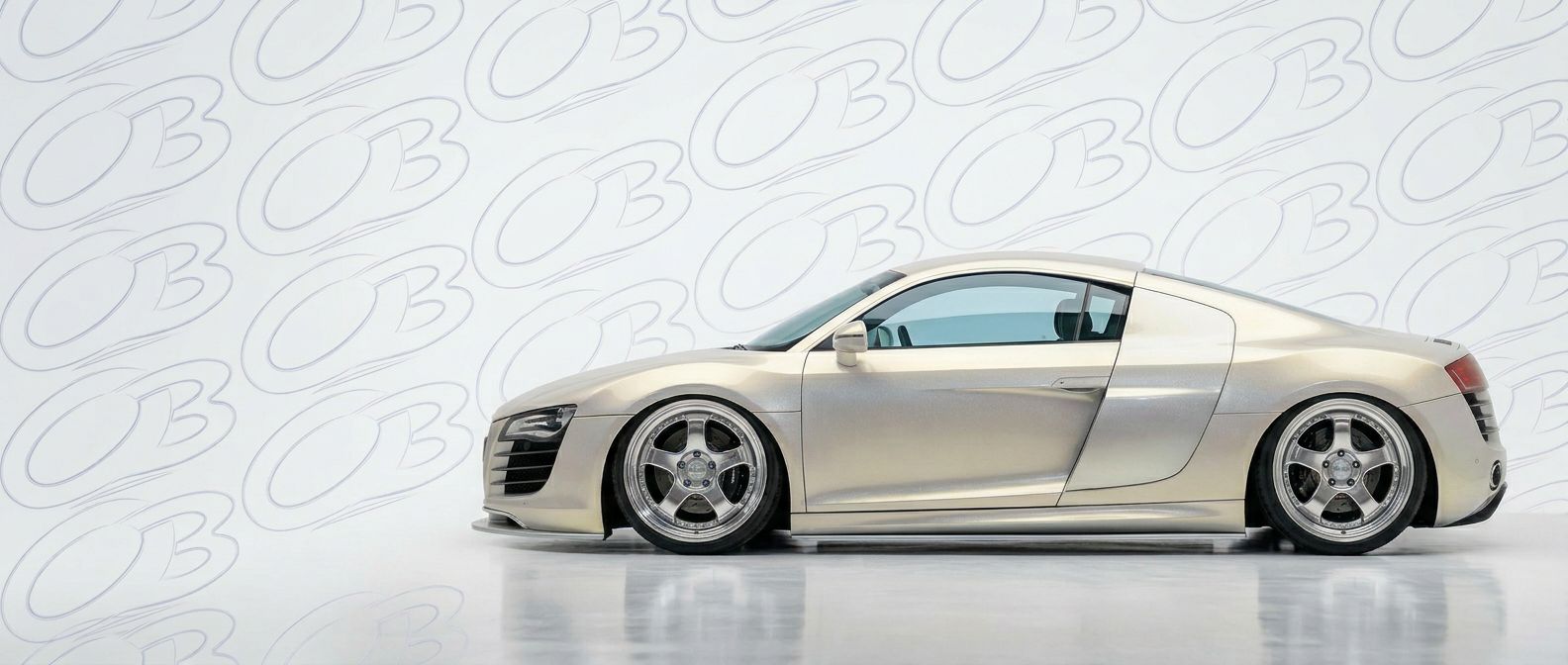 Aggressive 2000 Audi R8 2000 styling to enhance your vehicle's aesthetic.