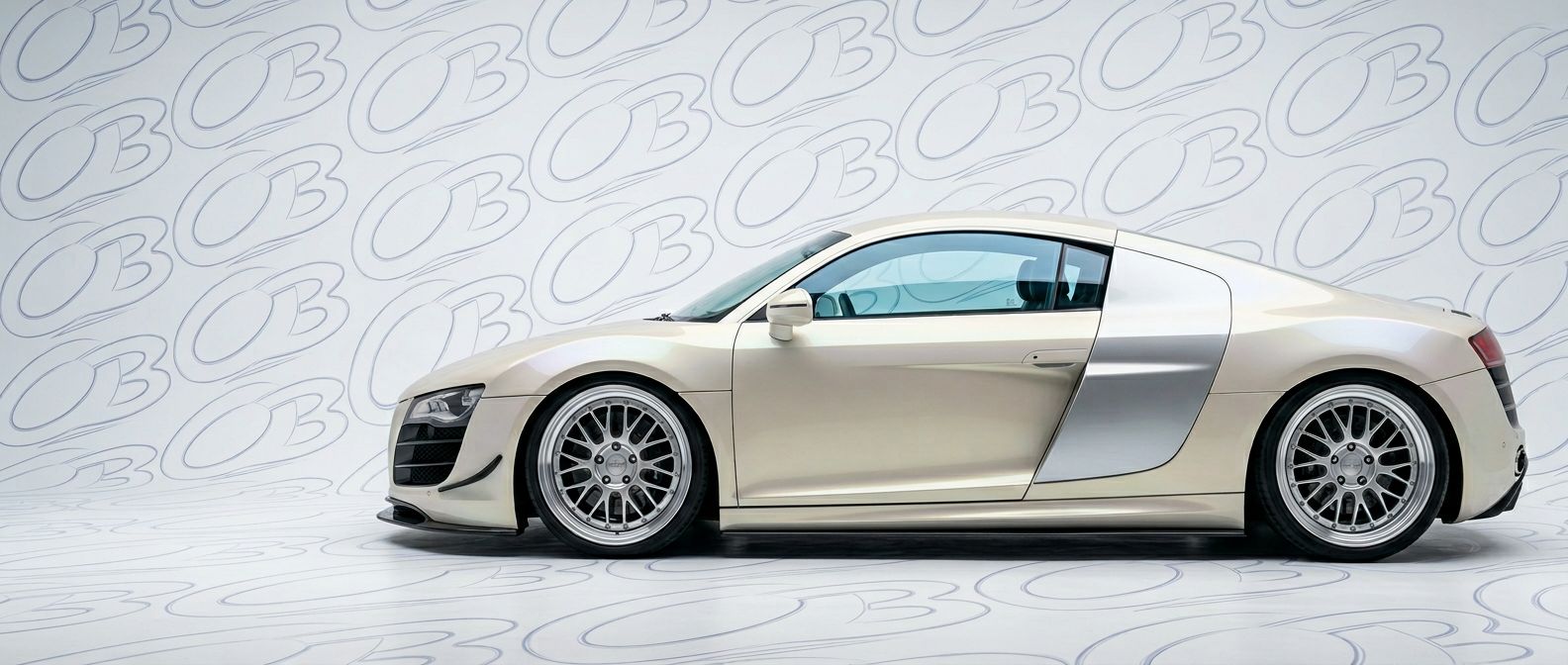 High-quality 2009 Audi R8 2009 exterior shot with professional studio lighting.