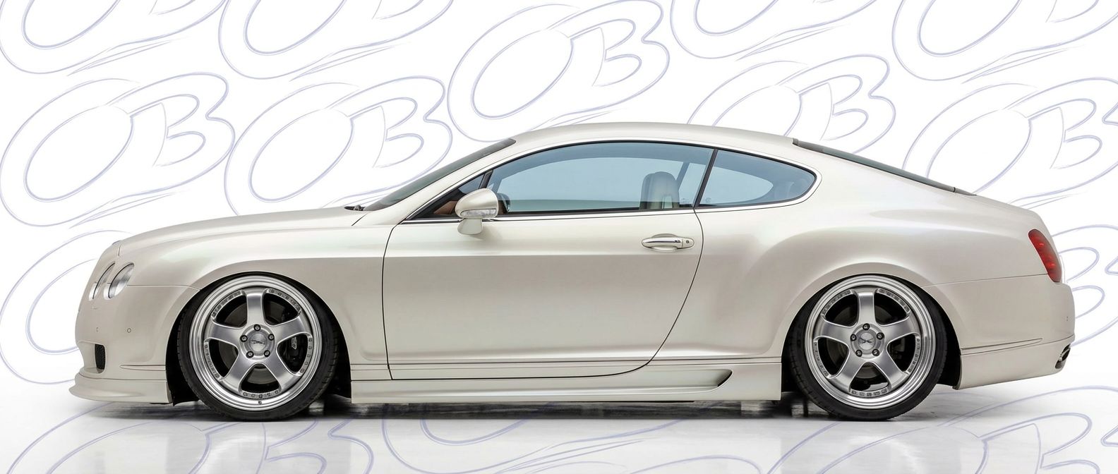 Professional automotive photography of a 2007 Bentley Continental with high-fidelity 2007.