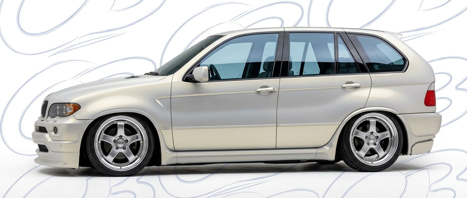 Detailed view of 2002 BMW X5 2002 featuring lightweight, durable construction.