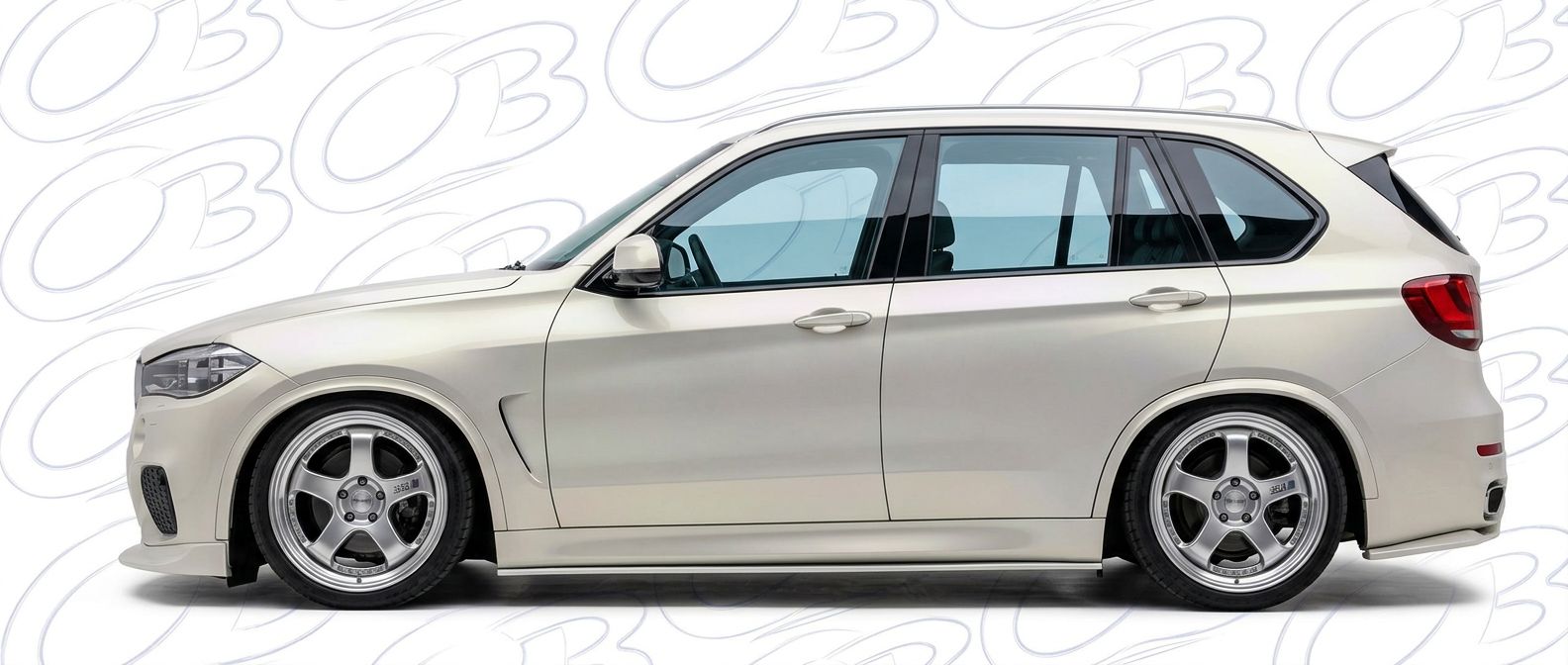 High-quality 2015 BMW X5 2015 exterior shot with professional studio lighting.