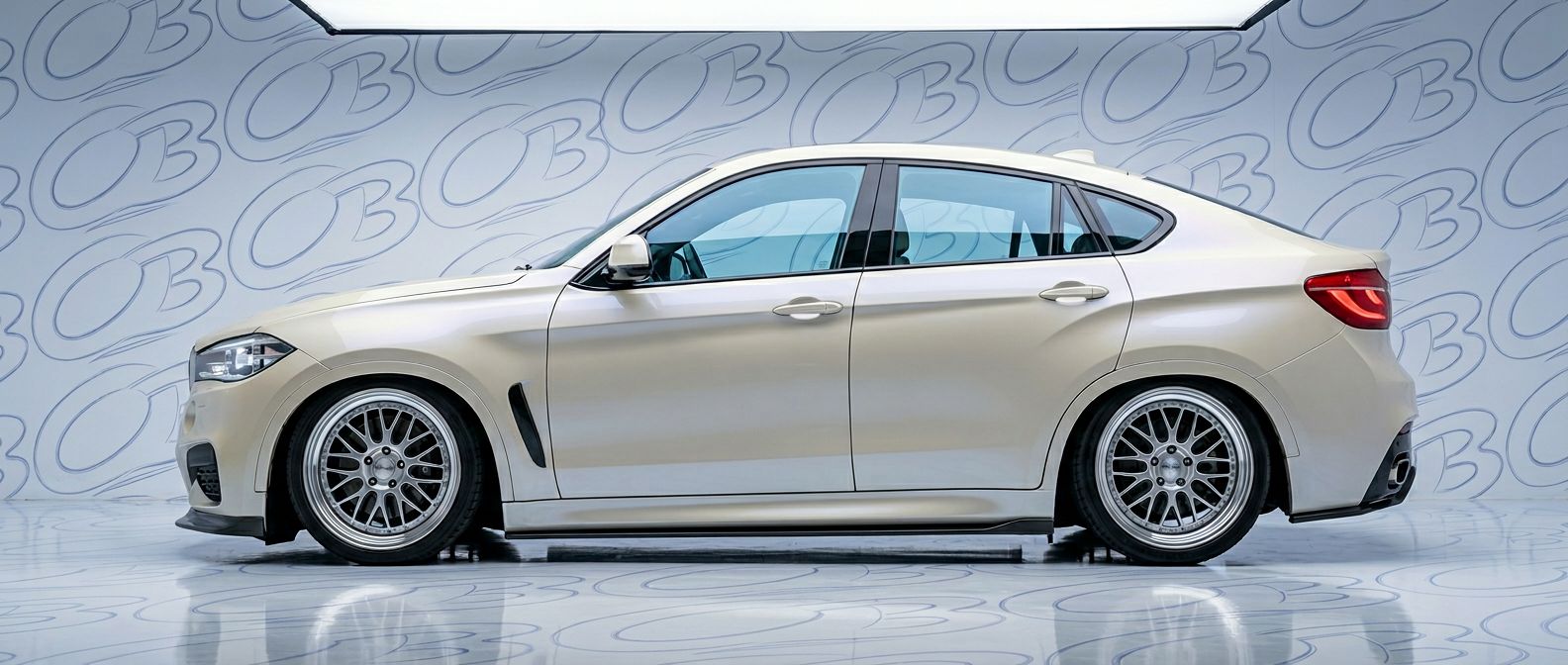 Professional automotive photography of a 2016 BMW X6 with high-fidelity 2016.