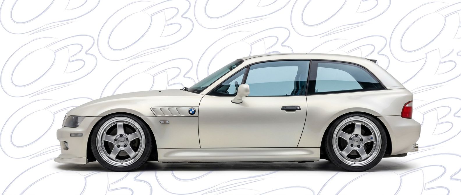 High-quality 2000 BMW Z3 2000 exterior shot with professional studio lighting.