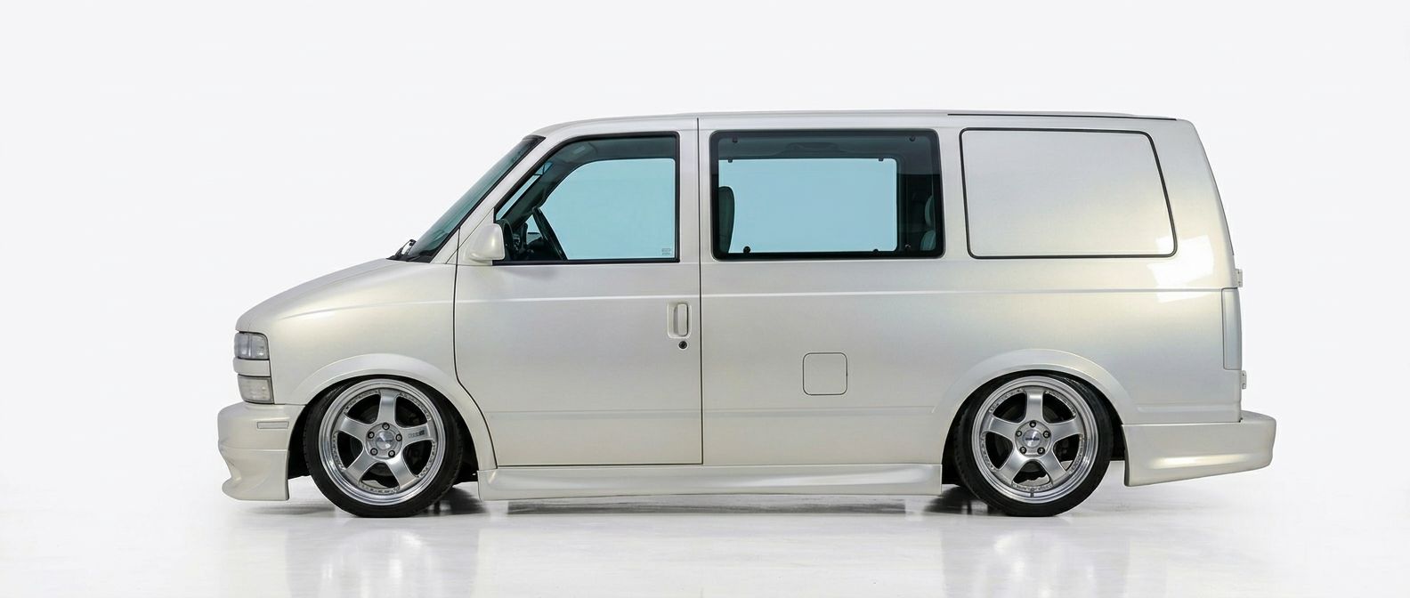 Custom 2004 for 2004 Chevrolet Astro - Premium aerodynamic automotive body parts.
