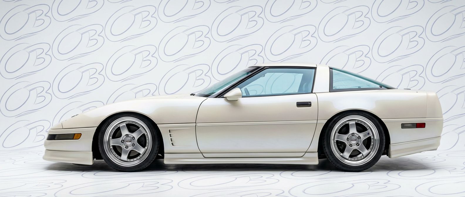 Aerodynamic 1990 Chevrolet Corvette 1990 - Sleek design for enhanced vehicle styling.
