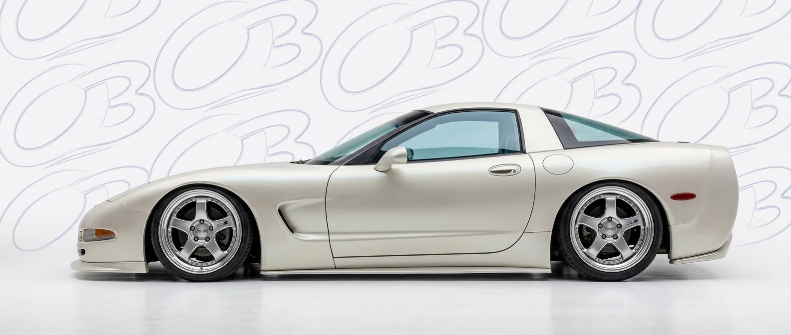 Aerodynamic 2000 Chevrolet Corvette 2000 - Sleek design for enhanced vehicle styling.