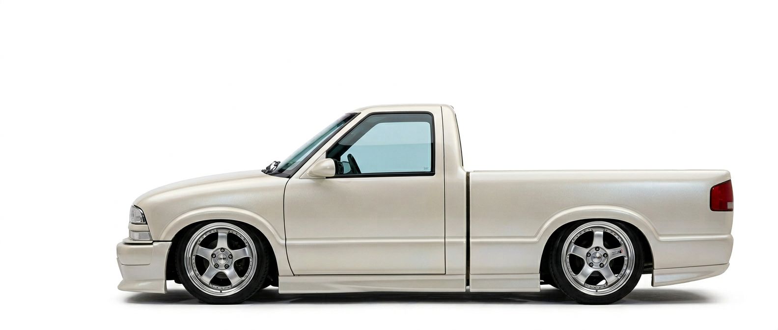Chevrolet S10 2000 - Bodykits, Bumpers, Fenders and more... Sleek 2000 Chevrolet S10 2000 - Precision-engineered parts for a perfect fitment.
