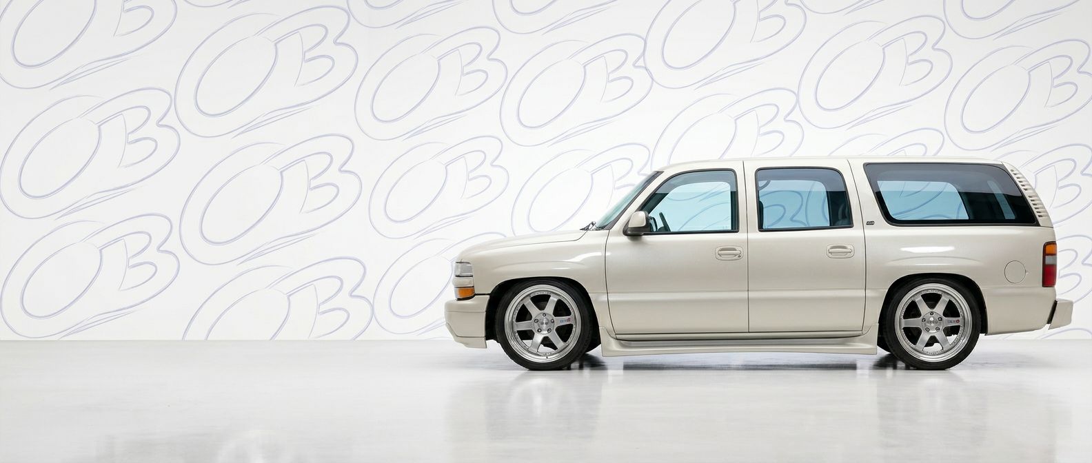 Custom 2005 for 2005 Chevrolet Suburban - Premium aerodynamic automotive body parts.