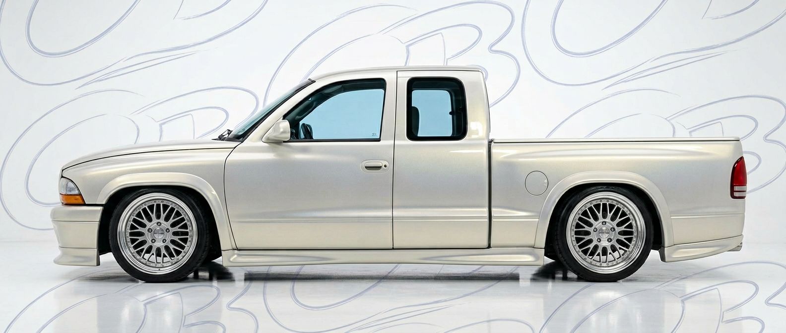 Aerodynamic 2004 Dodge Dakota 2004 - Sleek design for enhanced vehicle styling.