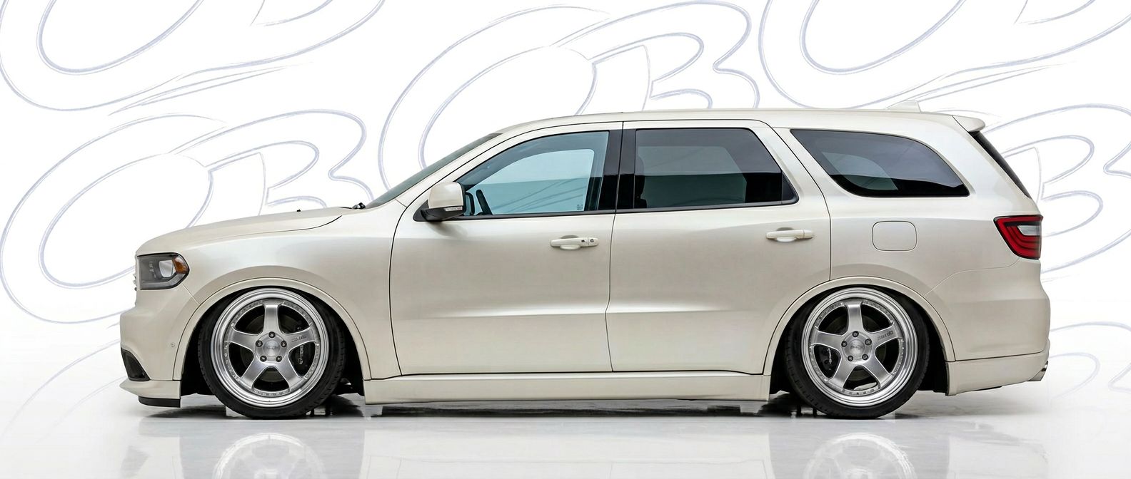 Professional automotive photography of a 2015 Dodge Durango with high-fidelity 2015.