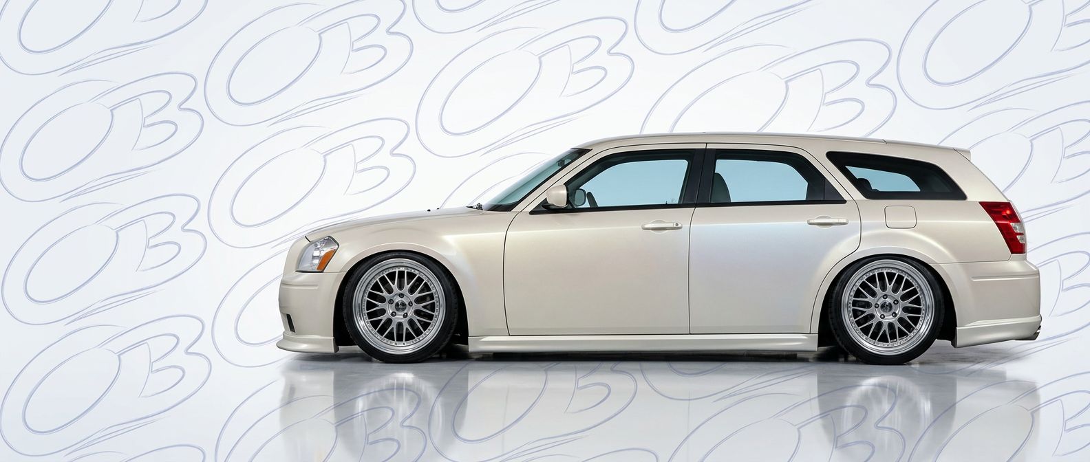 Professional automotive photography of a 2005 Dodge Magnum with high-fidelity 2005.