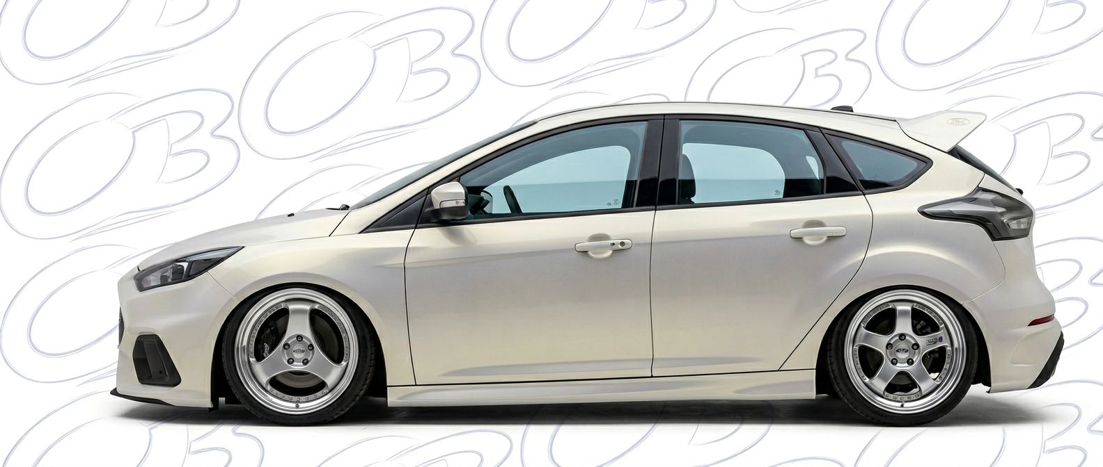 Top-tier  Ford  1995 featuring a high-gloss finish and carbon fiber weave.