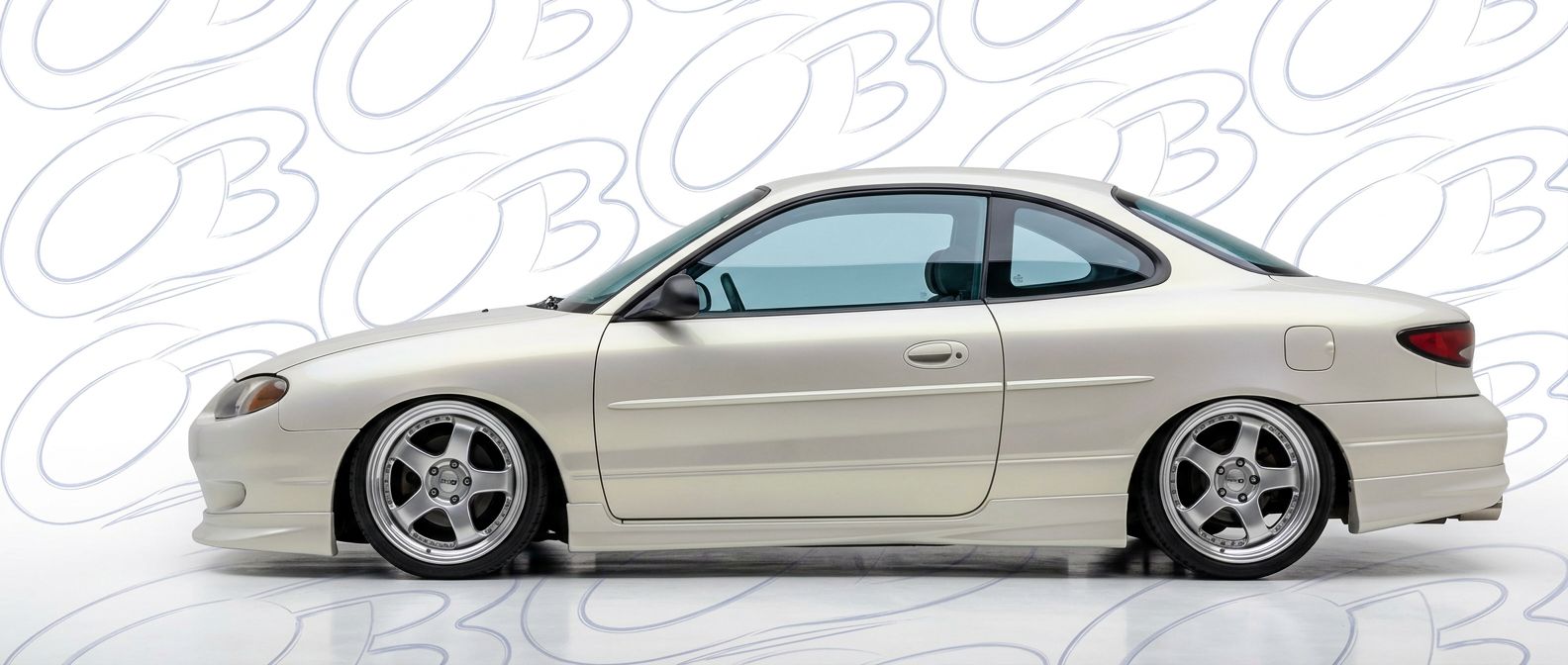 High-quality 2000 Ford Escort 2000 exterior shot with professional studio lighting.