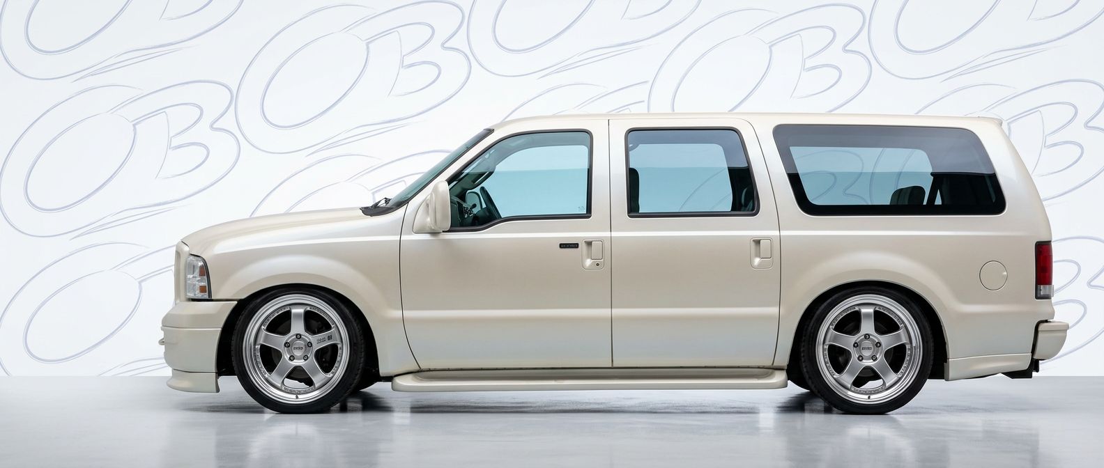 Detailed view of 2004 Ford Excursion 2004 featuring lightweight, durable construction.