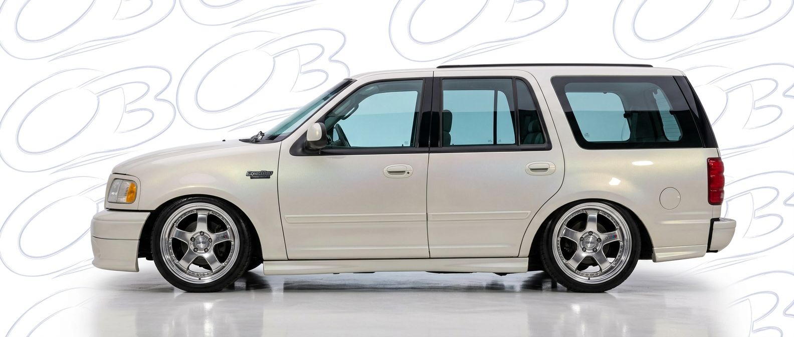 Front-angle view of 1999 Ford Expedition 1999 - Durable and stylish exterior enhancement.