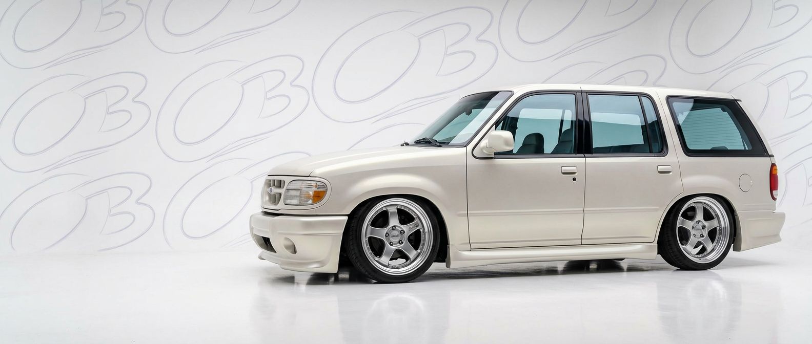 Aerodynamic 2000 Ford Explorer 2000 - Sleek design for enhanced vehicle styling.