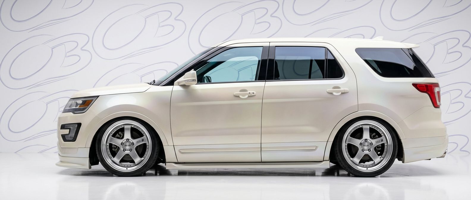 Aerodynamic 2016 Ford Explorer 2016 - Sleek design for enhanced vehicle styling.