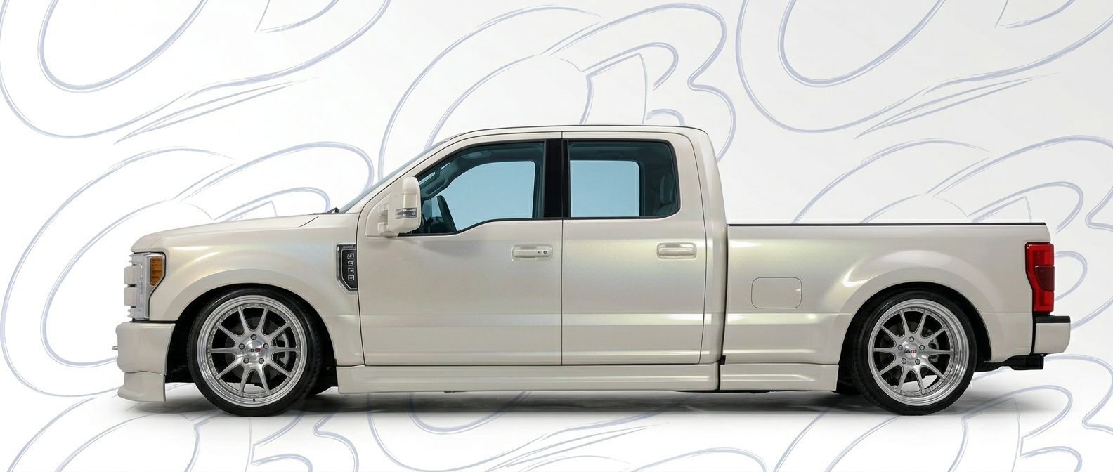 Front-angle view of  Ford F-250 Super Duty F-250 Super Duty - Durable and stylish exterior enhancement.