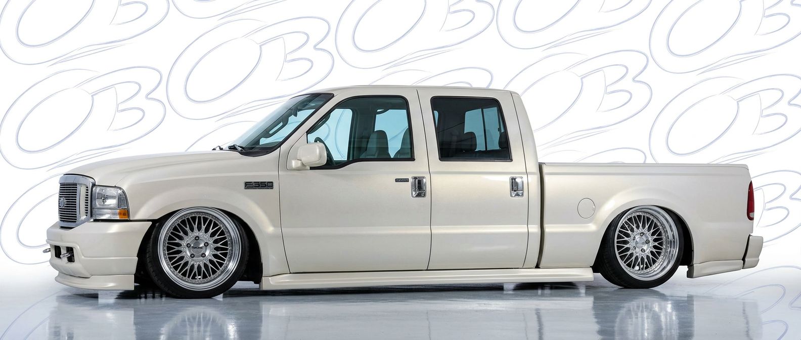 Detailed view of 2001 Ford F-350 2001 featuring lightweight, durable construction.