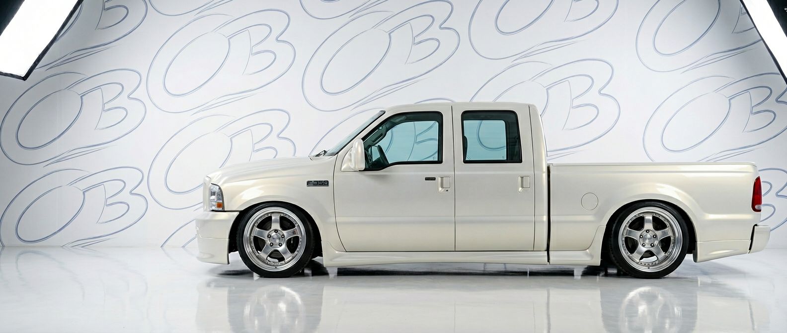 Detailed view of 2002 Ford F-350 2002 featuring lightweight, durable construction.