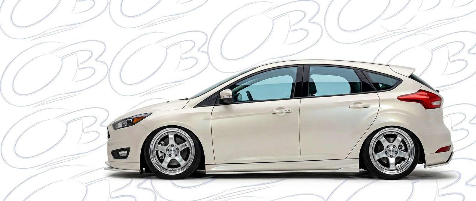 Front-angle view of  Ford Focus Focus - Durable and stylish exterior enhancement.