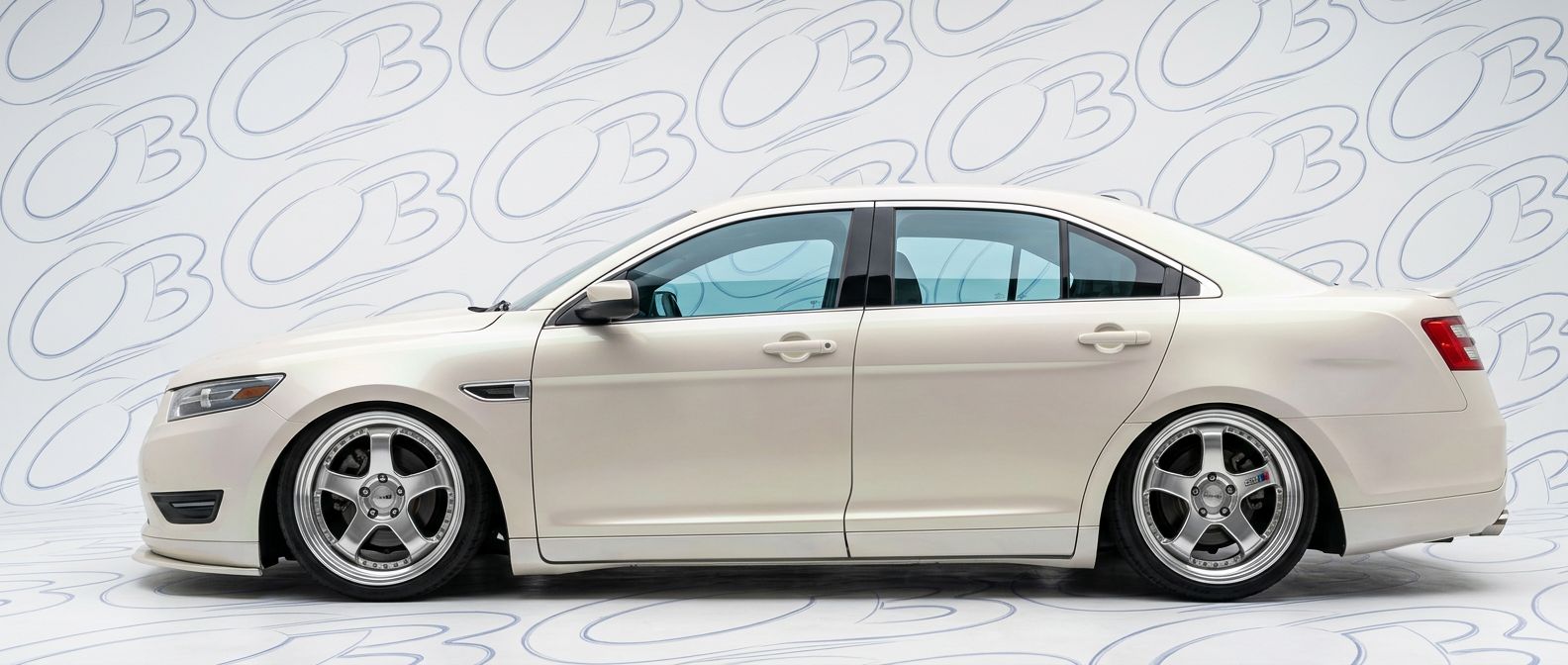 Professional automotive photography of a 2017 Ford Taurus with high-fidelity 2017.