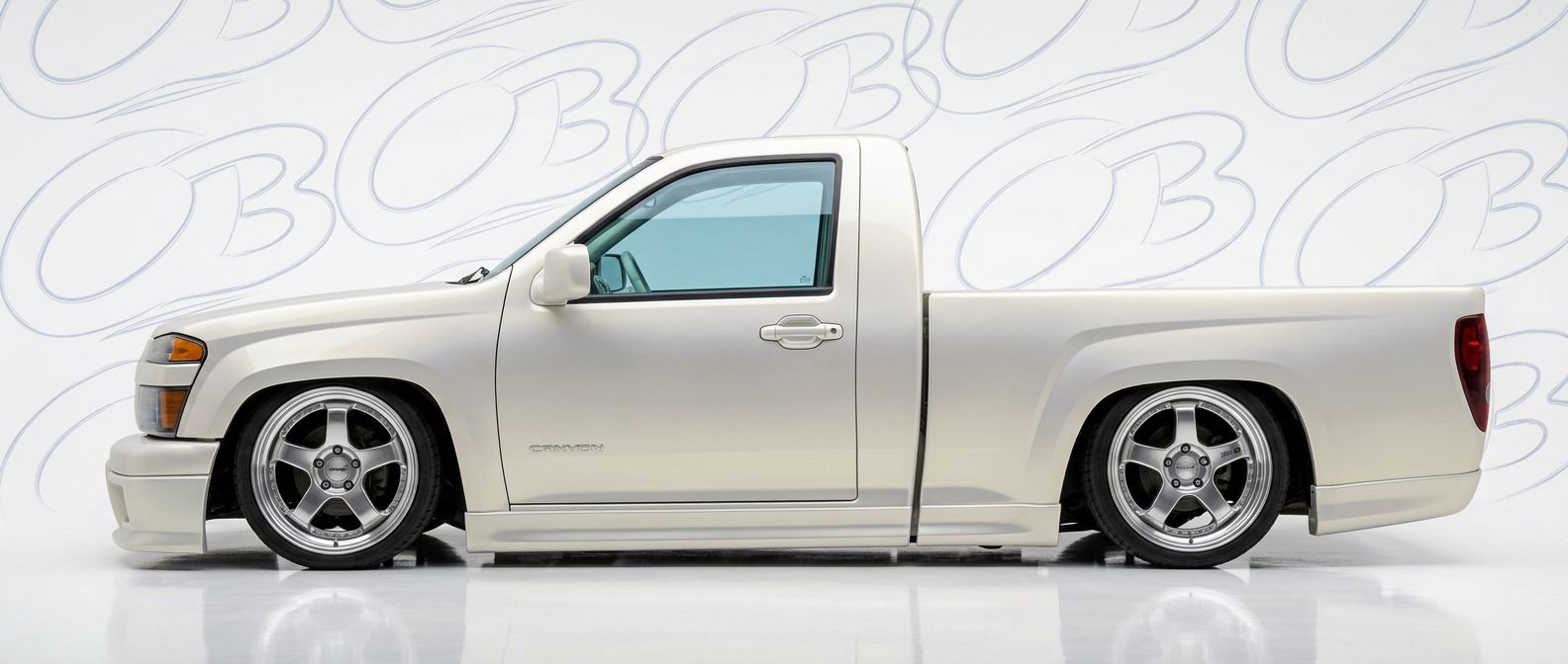 Aerodynamic 2006 GMC Canyon 2006 - Sleek design for enhanced vehicle styling.
