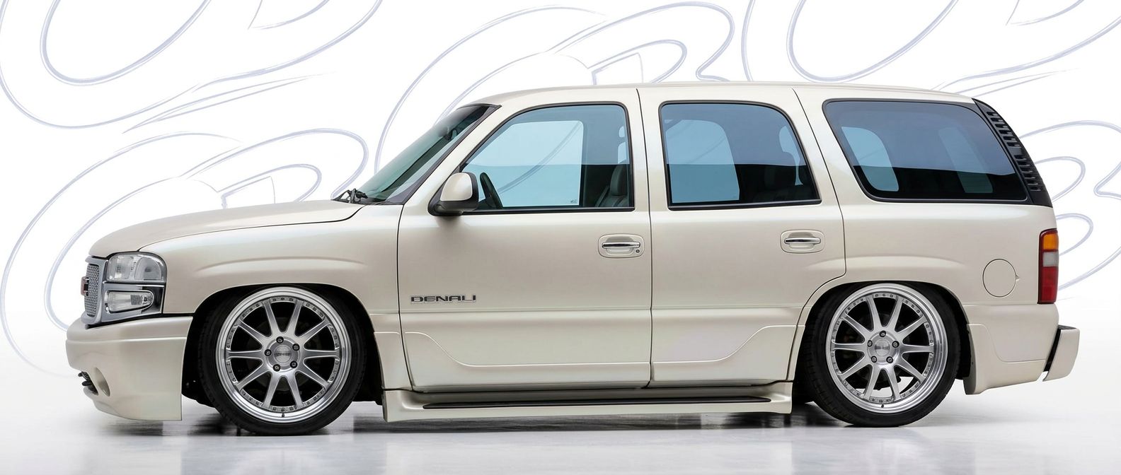 Detailed view of 2004 GMC Denali 2004 featuring lightweight, durable construction.