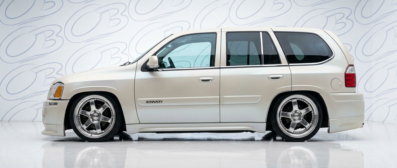High-quality 2007 GMC Envoy 2007 exterior shot with professional studio lighting.