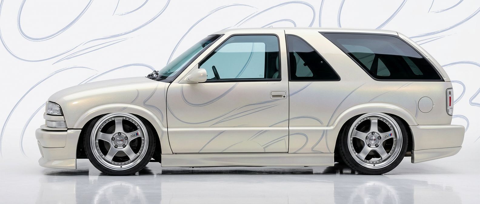 Aggressive 2000 GMC Jimmy 2000 styling to enhance your vehicle's aesthetic.