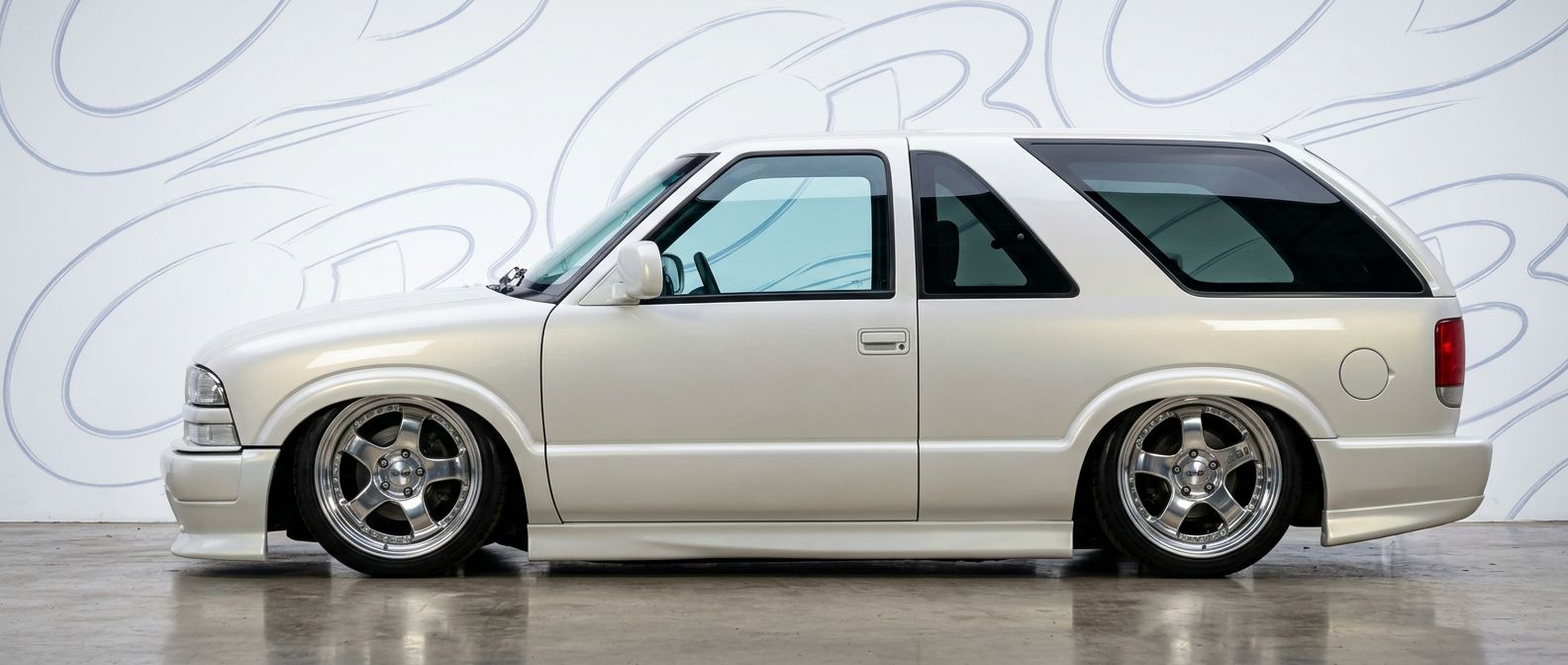 Front-angle view of  GMC Jimmy Jimmy - Durable and stylish exterior enhancement.