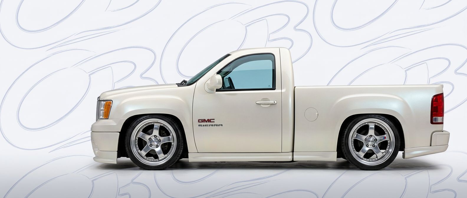 Front-angle view of 2009 GMC Sierra 2009 - Durable and stylish exterior enhancement.