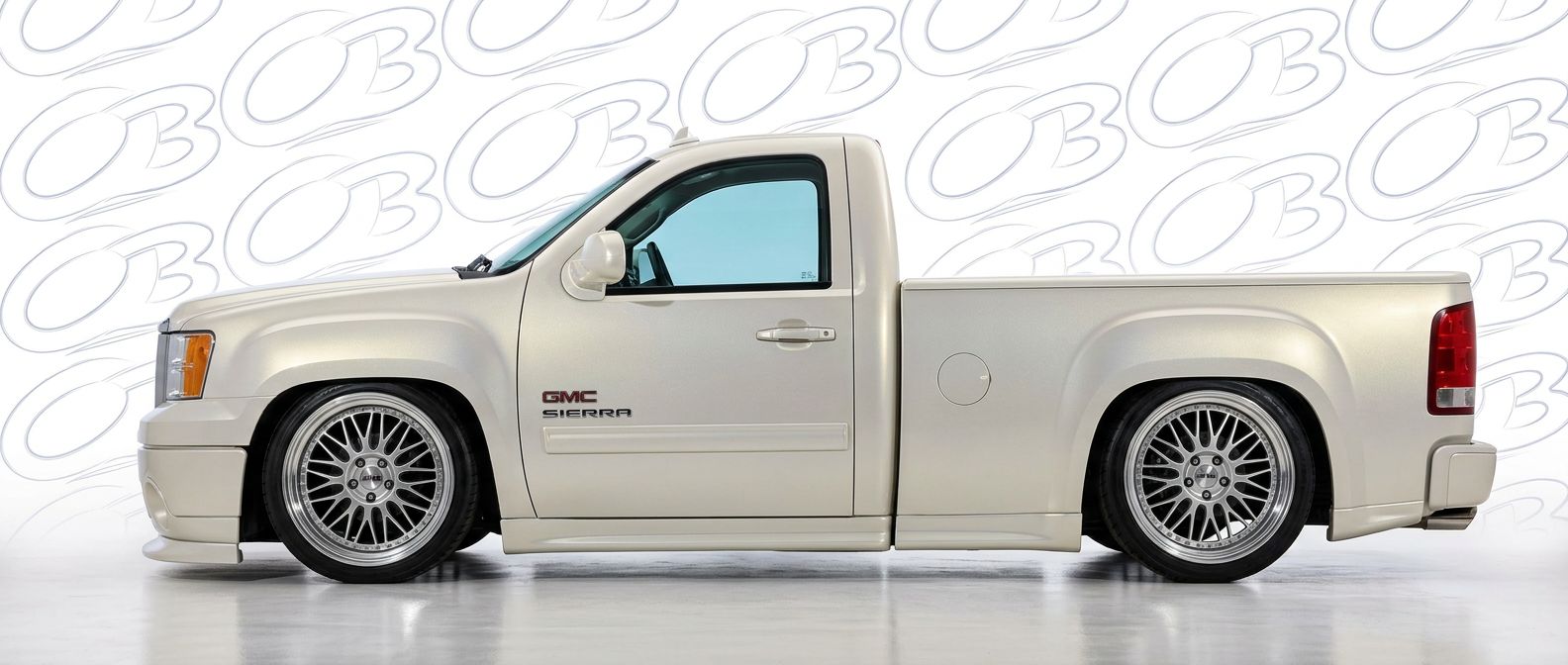 Aerodynamic 2010 GMC Sierra 2010 - Sleek design for enhanced vehicle styling.