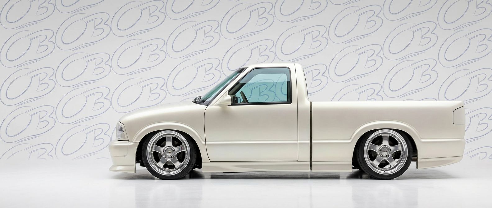 High-quality 1998 GMC Sonoma 1998 exterior shot with professional studio lighting.