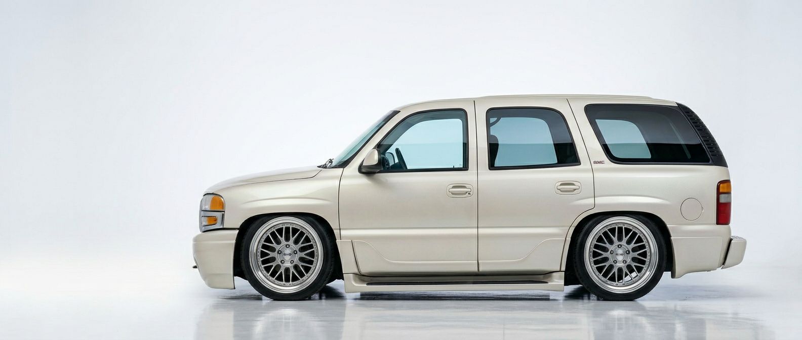 Detailed view of 2003 GMC Yukon 2003 featuring lightweight, durable construction.