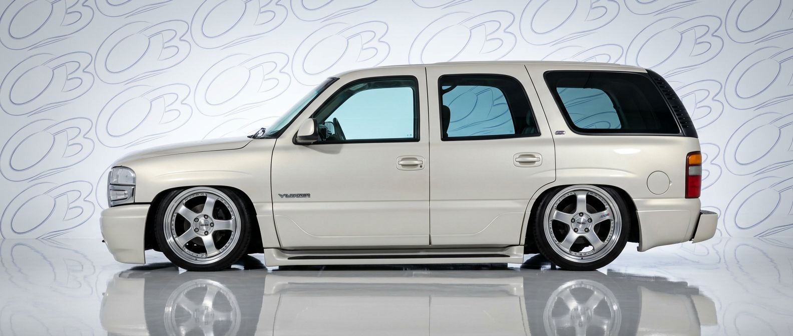 Aerodynamic 2004 GMC Yukon 2004 - Sleek design for enhanced vehicle styling.