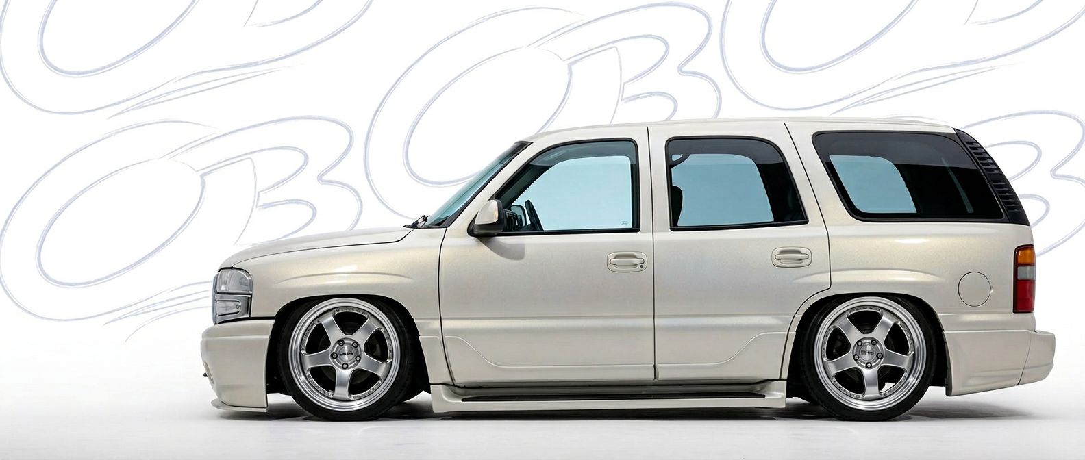 Front-angle view of 2006 GMC Yukon 2006 - Durable and stylish exterior enhancement.