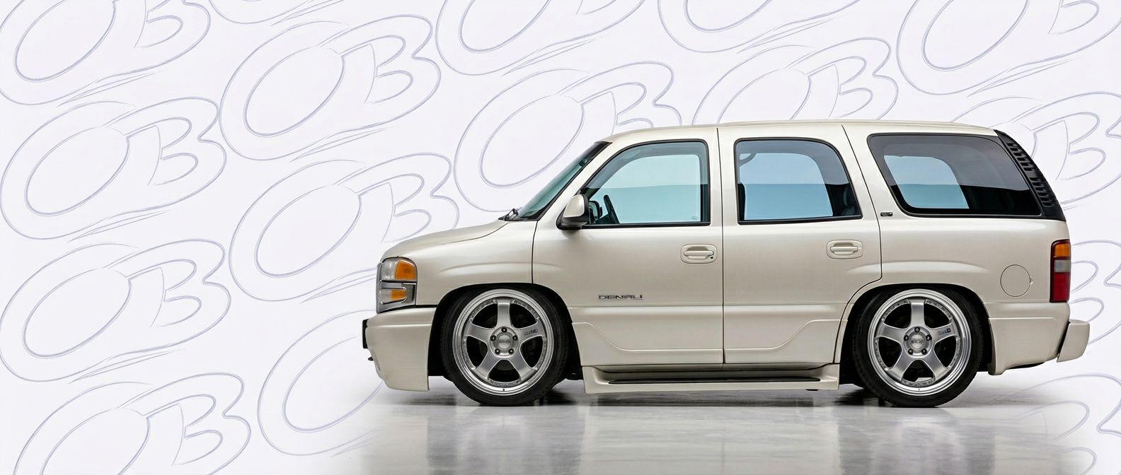 Front-angle view of 2005 GMC Yukon Denali 2005 - Durable and stylish exterior enhancement.