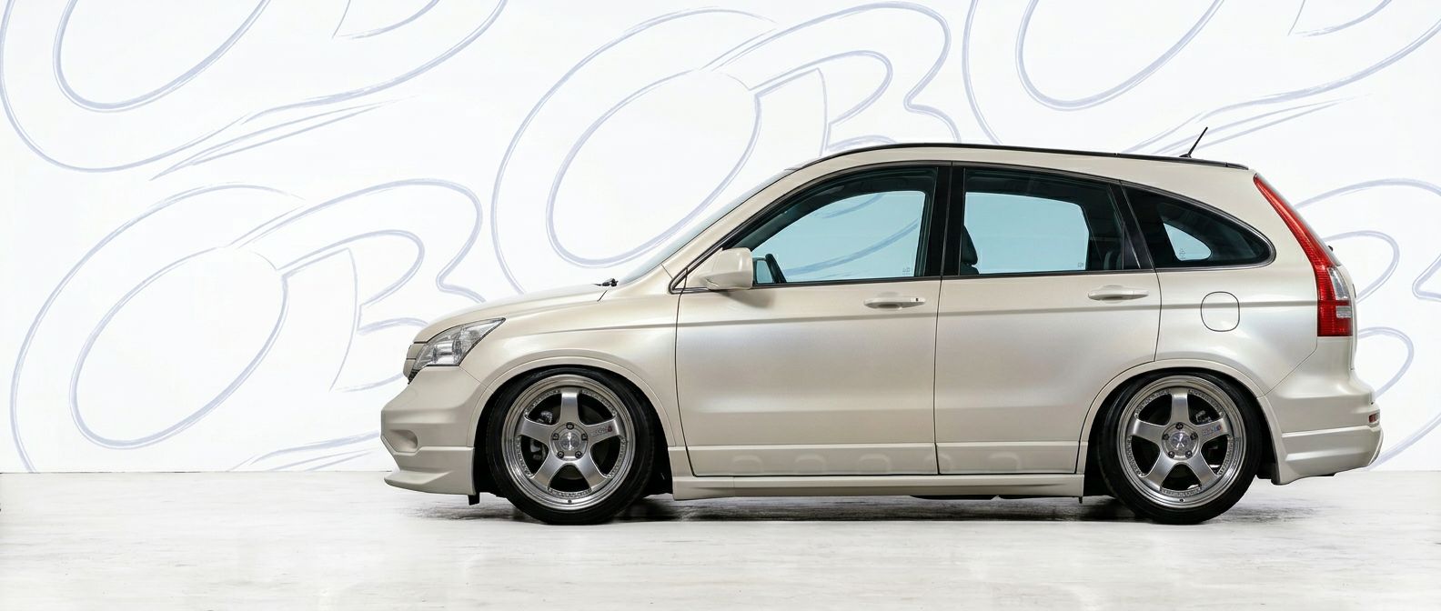 Aerodynamic 2009 Honda CR-V 2009 - Sleek design for enhanced vehicle styling.