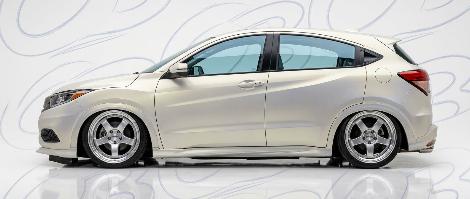 Professional automotive photography of a 2019 Honda HR-V with high-fidelity 2019.