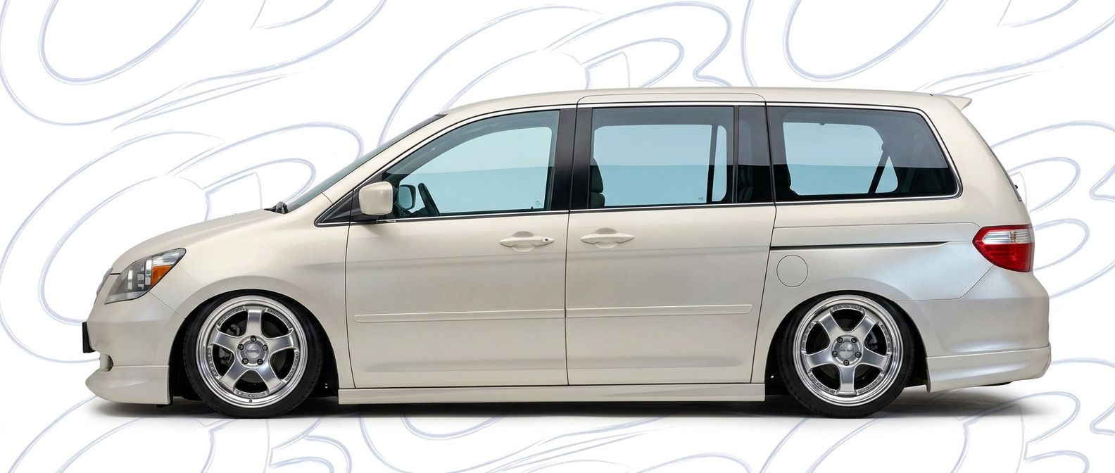 Professional automotive photography of a 2005 Honda Odyssey with high-fidelity 2005.