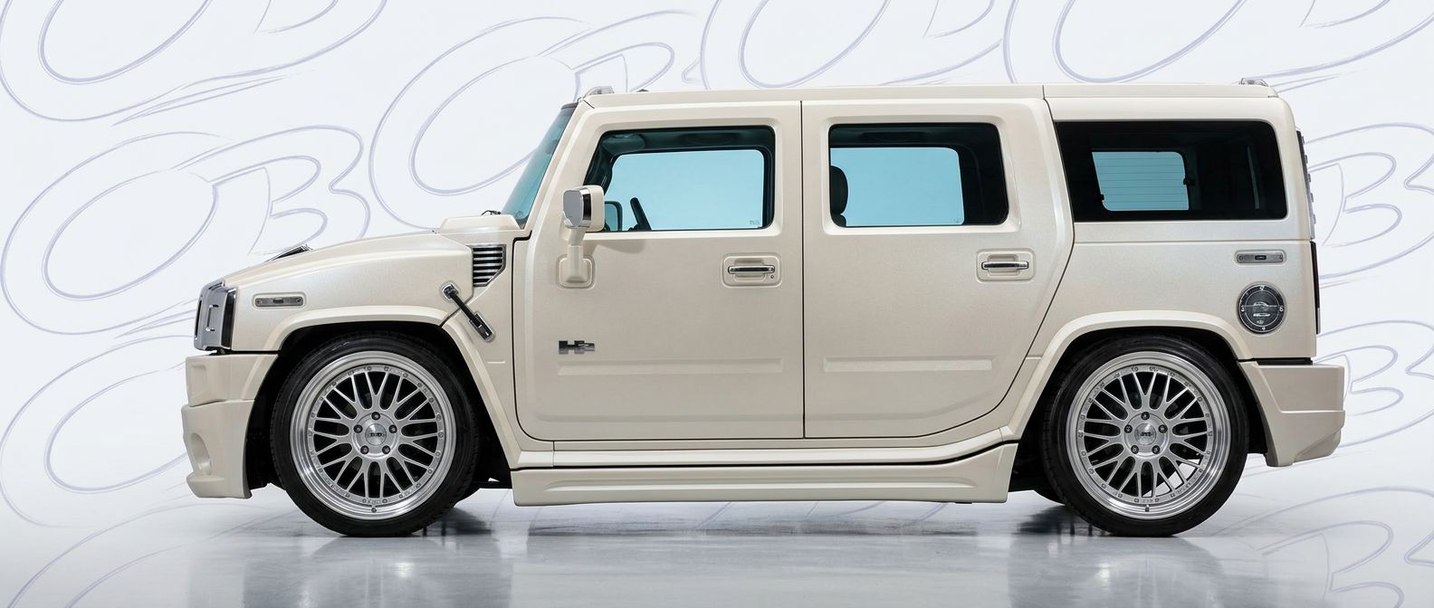 High-quality 2004 Hummer H2 2004 exterior shot with professional studio lighting.