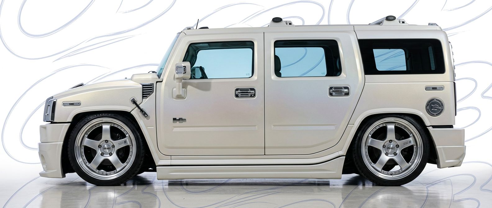 Front-angle view of 2009 Hummer H2 2009 - Durable and stylish exterior enhancement.