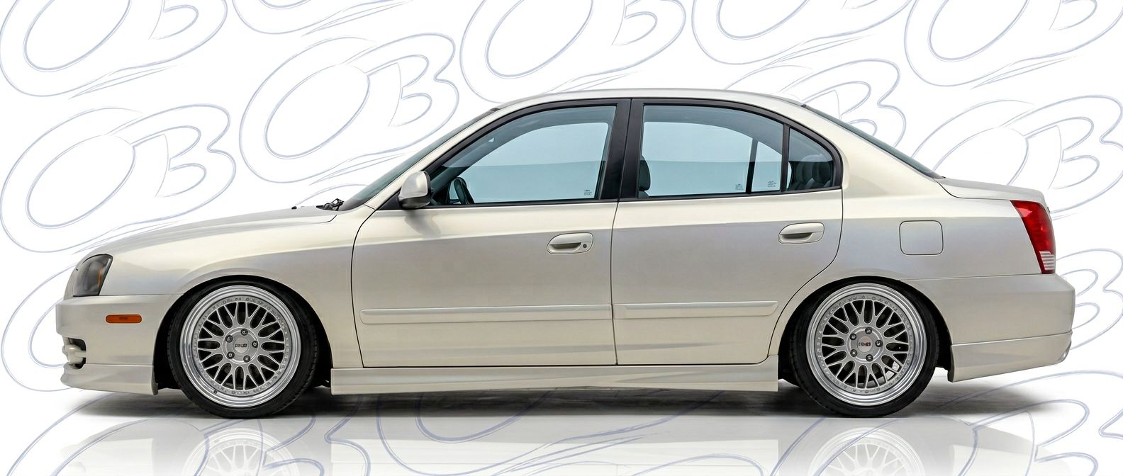 Aerodynamic 2001 Hyundai Elantra 2001 - Sleek design for enhanced vehicle styling.