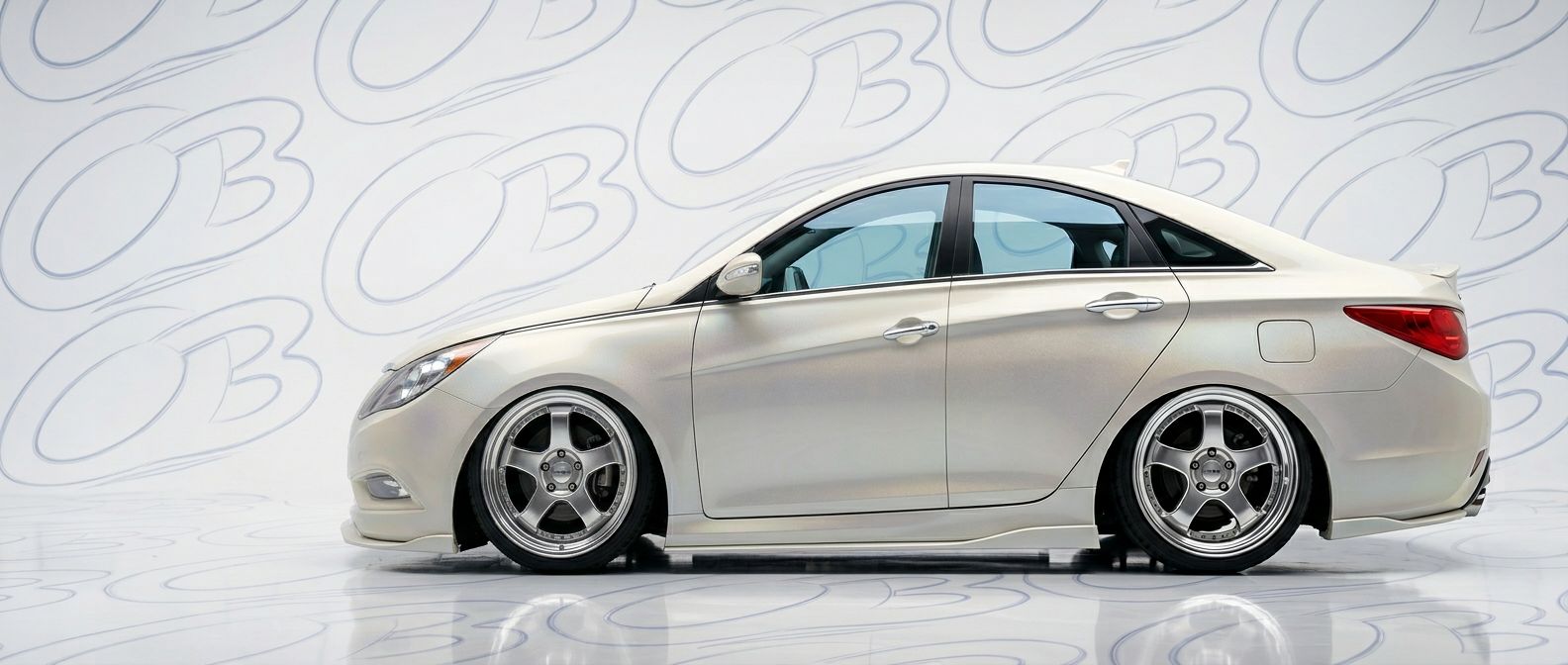 Top-tier 2013 Hyundai Sonata 2013 featuring a high-gloss finish and carbon fiber weave.