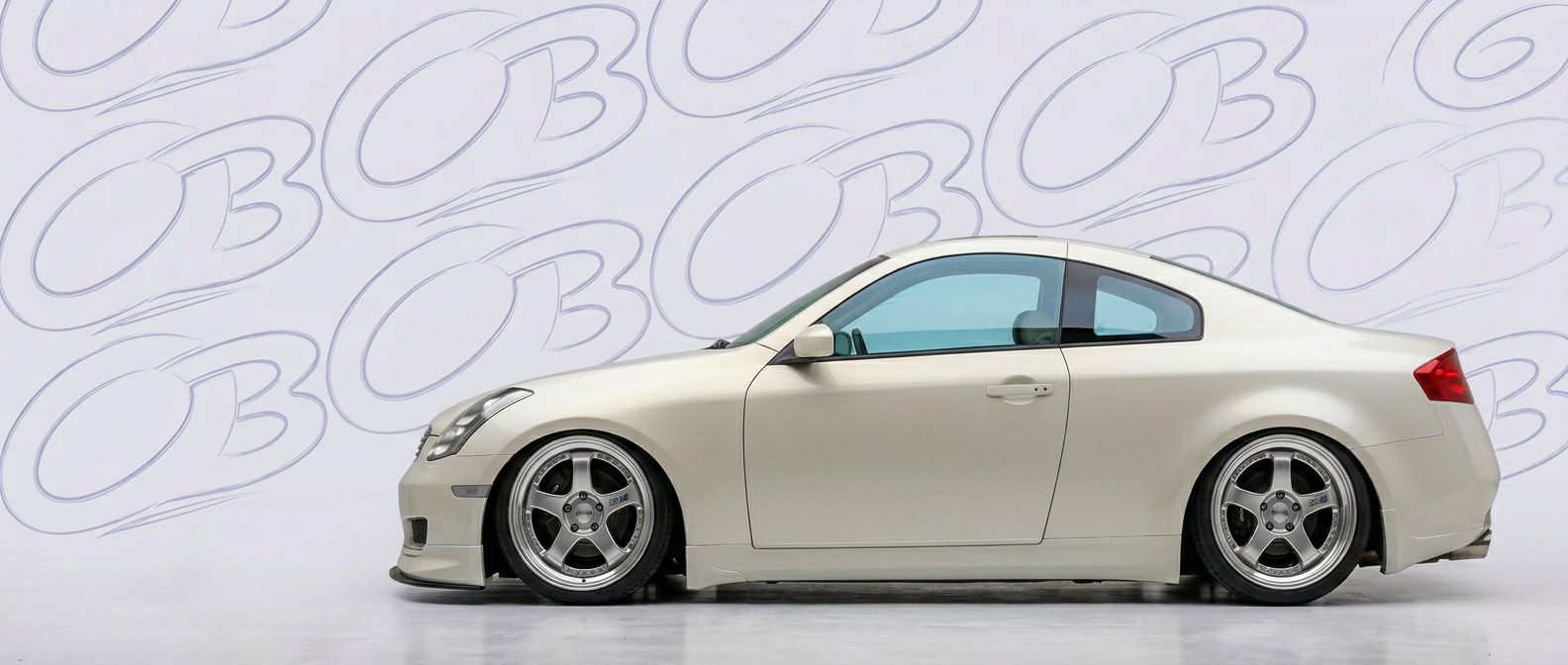 Front-angle view of 2006 Infiniti G35 2006 - Durable and stylish exterior enhancement.