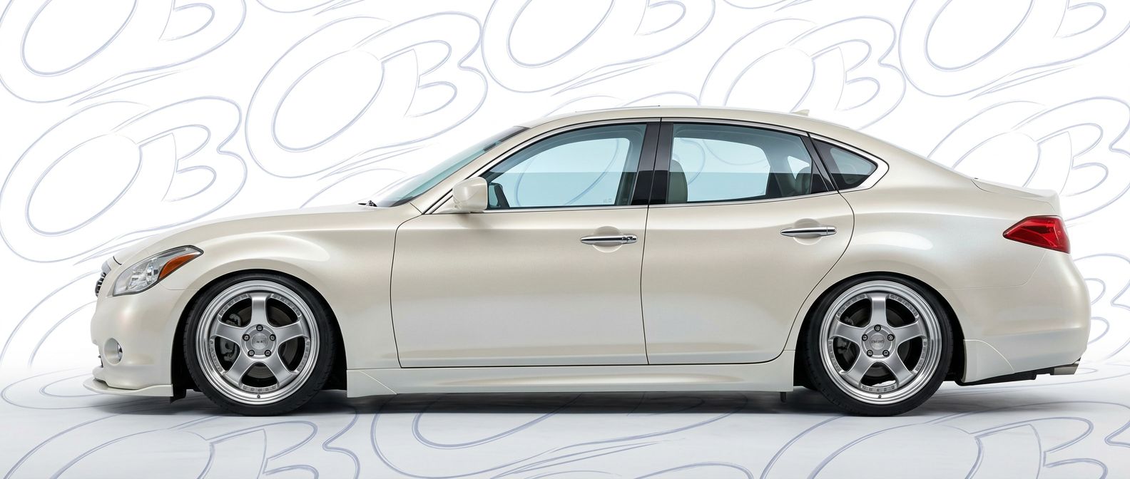 Aerodynamic  Infiniti M M - Sleek design for enhanced vehicle styling.