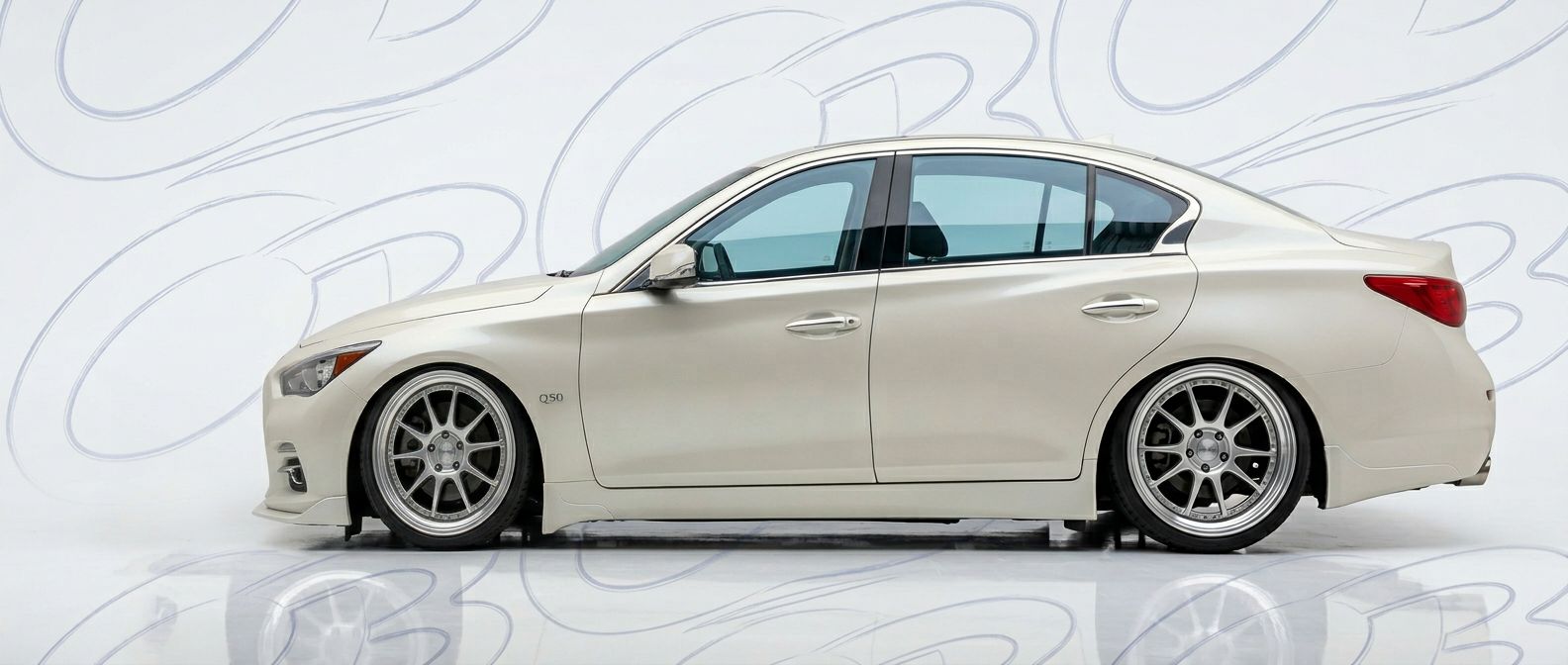 Aerodynamic 2015 Infiniti Q50 2015 - Sleek design for enhanced vehicle styling.