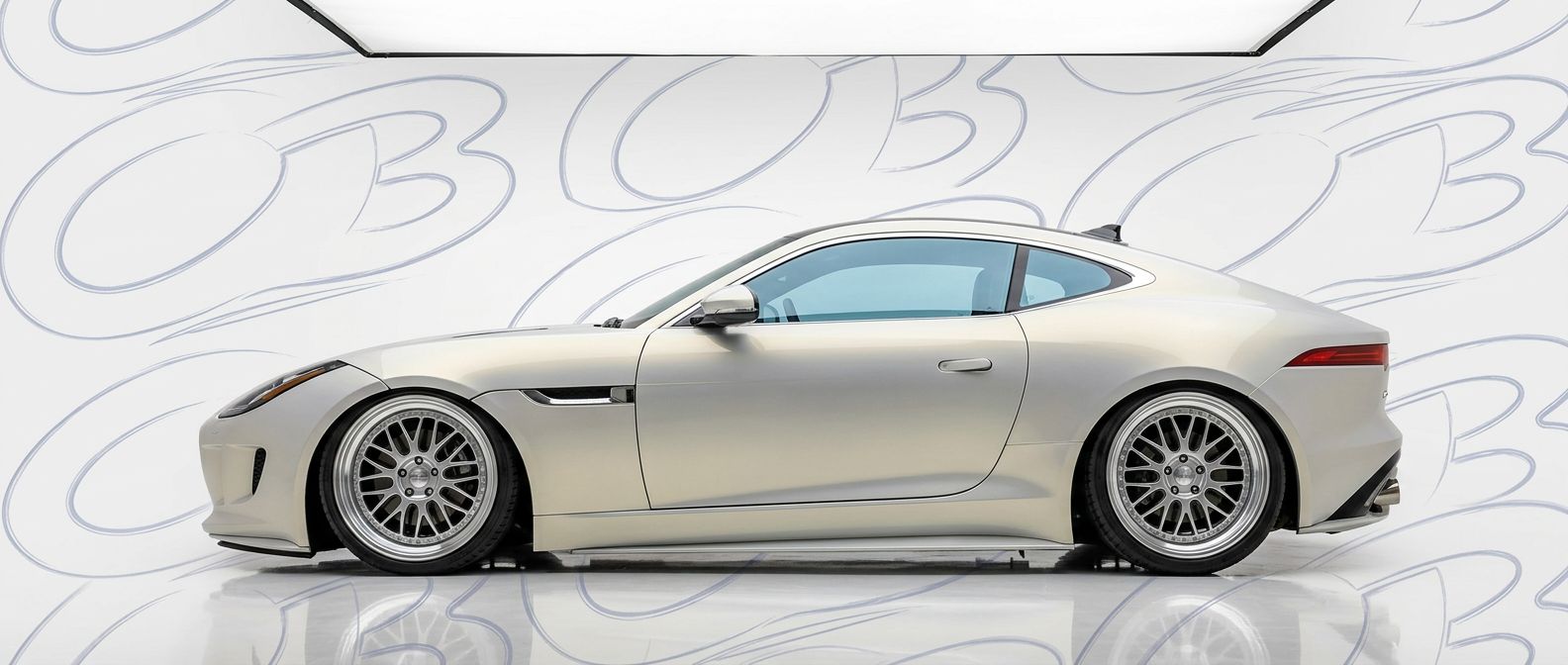 Aerodynamic 2014 Jaguar F-Type 2014 - Sleek design for enhanced vehicle styling.